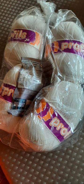 Groot lot breiwol van 31 bollen  / 1 € stuk, Hobby en Vrije tijd, Ophalen, Nieuw