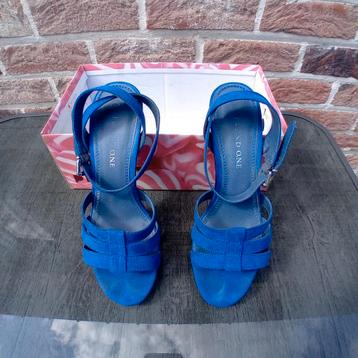 Blauwe open schoenen met hoge hak maat 38 beschikbaar voor biedingen