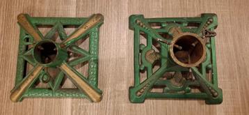 Antieke kerstboomvoet met mooie patina, zwaar gietijzer beschikbaar voor biedingen