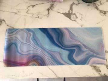 Muismat groot (78 x 30 cm) marmer swirl pastel beschikbaar voor biedingen