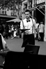 Je cherche un travail au café marocain, Offres d'emploi