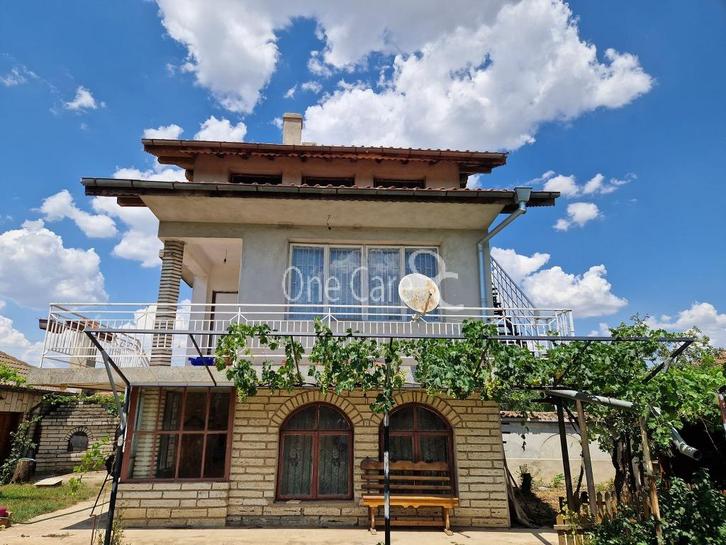 Bulgarije Karaktervolle Woning-219 m², tuin 35 km van zee, Immo, Buitenland, Woonhuis, Dorp