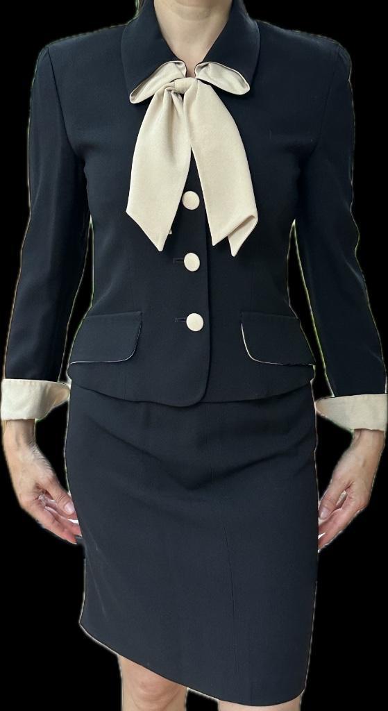 Tailleur Moschino Taille 38, Kleding | Dames, Jasjes, Kostuums en Pakken, Gedragen, Kostuum of Pak, Maat 38/40 (M), Zwart, Ophalen