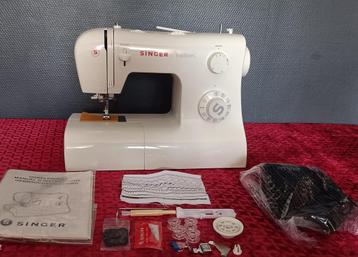 Nieuwe SINGER naaimachine. beschikbaar voor biedingen