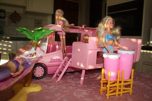 barbie camper in zomersetting, Kinderen en Baby's, Speelgoed | Poppen, Gebruikt, Barbie, Ophalen of Verzenden