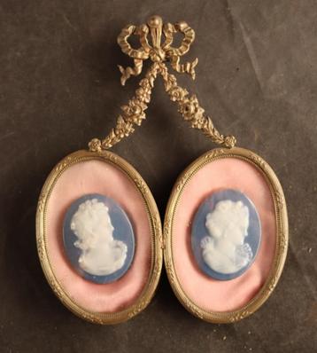 Antiek souvenir uit Het Louvre beschikbaar voor biedingen
