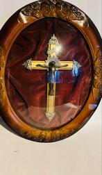Antiek kruis in bolglas, Antiquités & Art, Antiquités | Objets religieux, Enlèvement