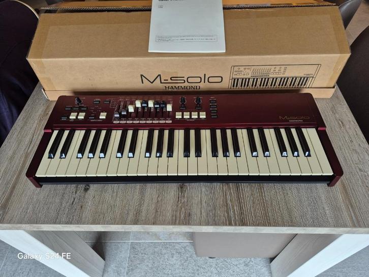 Hammond M-solo burgundy elektrisch orgel, Muziek en Instrumenten, Orgels, Zo goed als nieuw, Orgel, 1 klavier, Ophalen