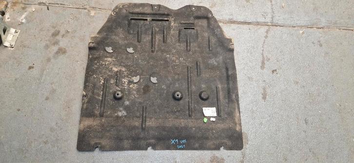 Cache sous moteur BMW X1 U11 2021 deflecteur plaque plastiqu, Auto-onderdelen, Carrosserie, BMW, Voor, Ophalen