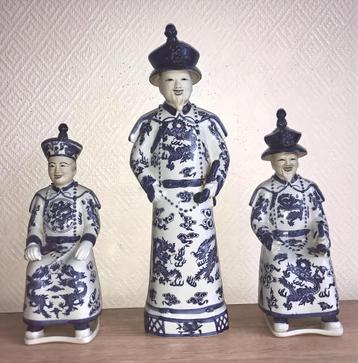 Trois magnifiques statuettes en porcelaine - 100€  les Trois