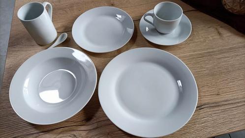 Wit servies 12 personen, Huis en Inrichting, Keuken | Servies, Zo goed als nieuw, Ophalen
