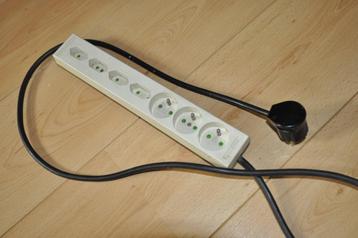 Multiprise bloc 7 pièces Vynckier cable 140cm beschikbaar voor biedingen