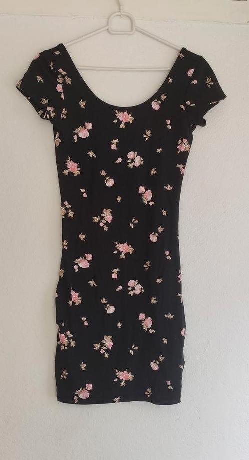 Clockhouse Basics | Shirt jurkje rozenprint — Maat XS, Kleding | Dames, Jurken, Gedragen, Maat 34 (XS) of kleiner, Zwart, Boven de knie