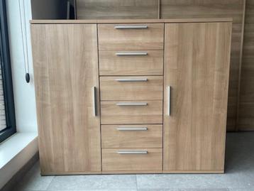 Commodekast 3 delen (135x42,5x111) beschikbaar voor biedingen