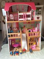 Poppenhuis met meubilair en popjes, Verzamelen, Ophalen, Zo goed als nieuw, Poppenhuis