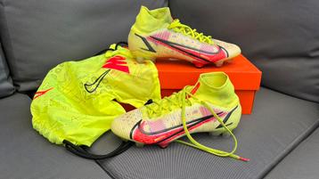 Nike voetbalschoenen maat 41 beschikbaar voor biedingen