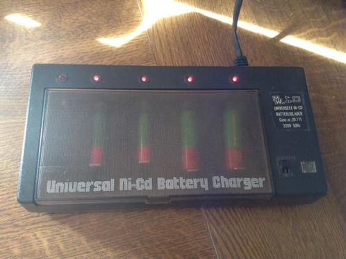 Universele batterij lader Ni Ca voor 1,5 en 9 Volt, Audio, Tv en Foto, Opladers, Gebruikt, Ophalen of Verzenden