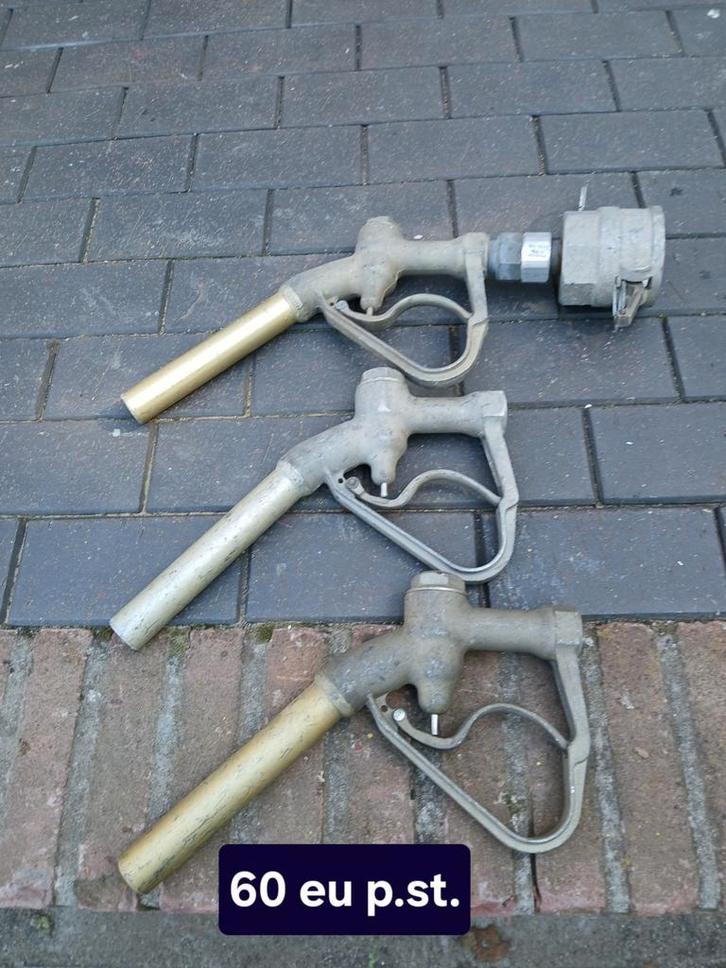 Tankpistolen benzinepomp nozzels benzine kerosine, Verzamelen, Overige Verzamelen, Ophalen of Verzenden