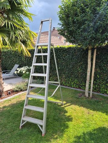 Alu trapladder 8 treden  beschikbaar voor biedingen