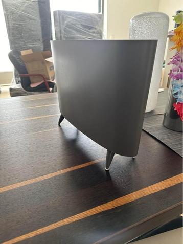 Designer magazine holder beschikbaar voor biedingen