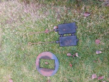 Zeer oud wafelijzer beschikbaar voor biedingen