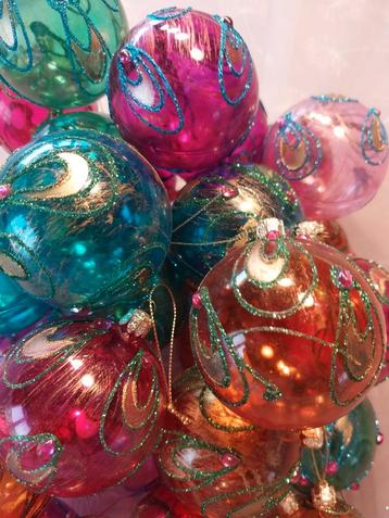  28 Zeer mooie kerstballen diameter 7 cm