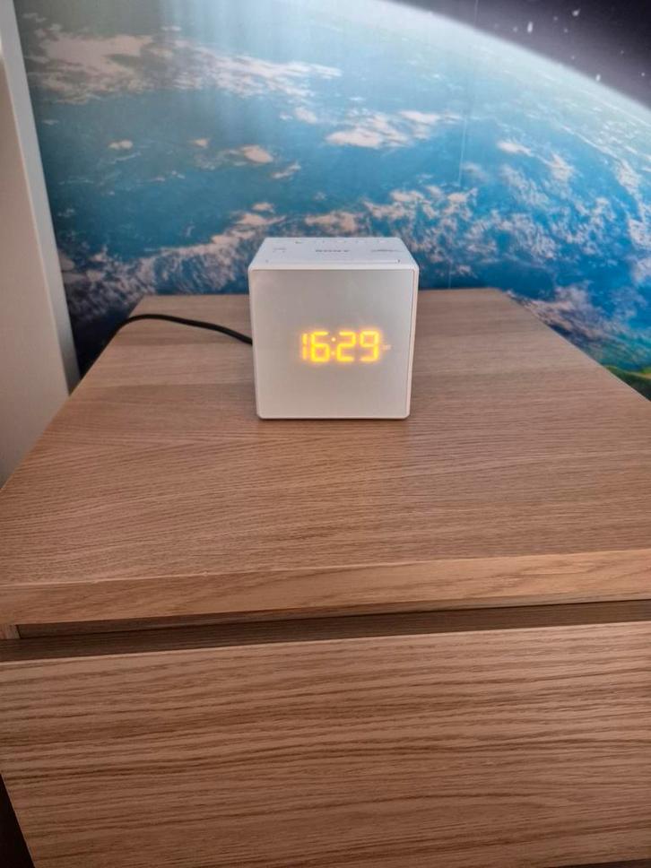 2x wekkerradio Sony ICF-C1 wit, 20€ per stuk, Elektronische apparatuur, Wekkers, Zo goed als nieuw, Ophalen