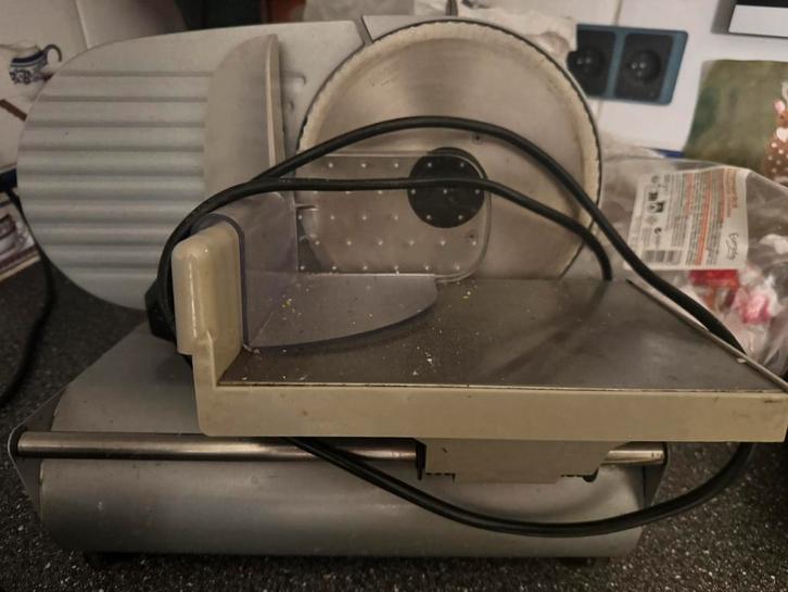 Elektrische snijmachine Quigg AS4-C – 150 W, Huis en Inrichting, Woonaccessoires | Etagères, Zo goed als nieuw, Ophalen