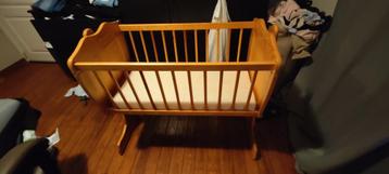 Houten schommelbed voor baby's  beschikbaar voor biedingen