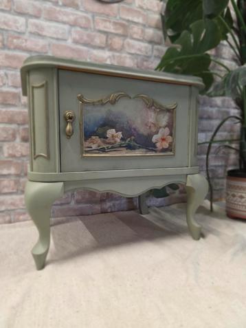 creatieve workshop: decoupage of transfer op meubels beschikbaar voor biedingen