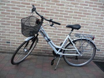 Damesfiets beschikbaar voor biedingen