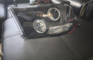Dodge ram 1500 koplamp  beschikbaar voor biedingen