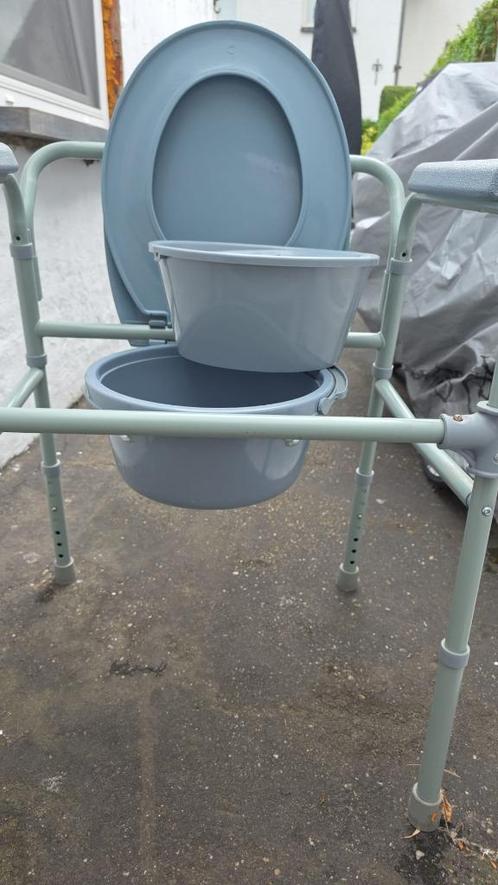 Inklapbare toiletstoel / Opvouwbare postoel. Compact en lich, Diversen, Rollators, Zo goed als nieuw, Lichtgewicht, Opvouwbaar