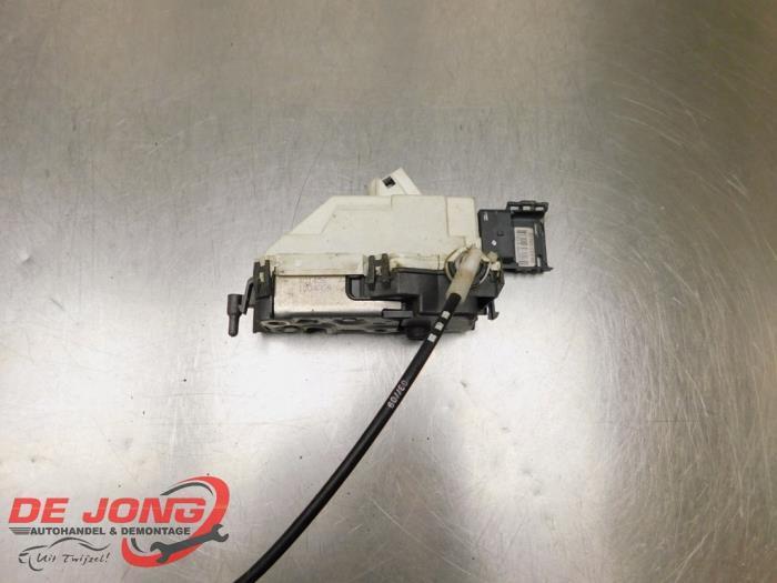 Deurslot Mechaniek 4Deurs rechts-voor van een Peugeot 308, Auto-onderdelen, Carrosserie, Peugeot, Gebruikt, 3 maanden garantie