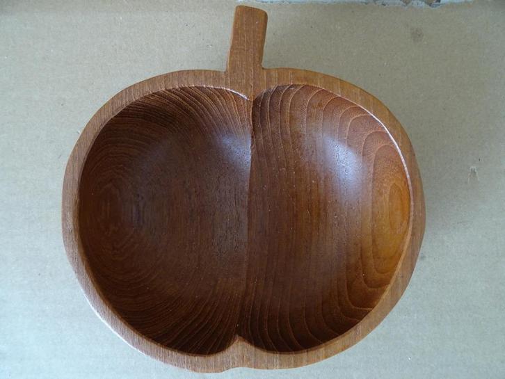 Teak houten schaaltje appel schaaltje houtsnijwerk Thailand, Huis en Inrichting, Woonaccessoires | Schalen en Manden, Zo goed als nieuw