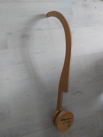 Houten arm babymobiel beschikbaar voor biedingen