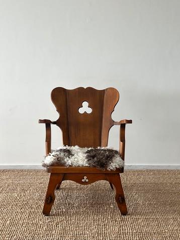Vintage houten loungechair met schapenwol, brutalist stijl beschikbaar voor biedingen