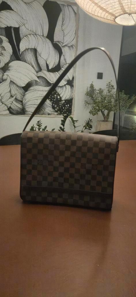 Louis vuitton damier ebene tribeca, Handtassen en Accessoires, Tassen | Damestassen, Zo goed als nieuw, Ophalen of Verzenden