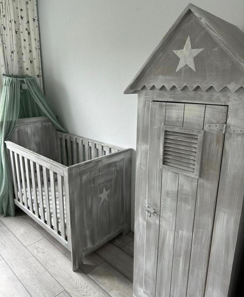 Babykamer compleet … zeer mooi … grijze uitvoering, Kinderen en Baby's, Kinderkamer | Complete kinderkamers, Zo goed als nieuw