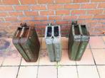 3 leger jerrycans 20 l , 1 bevat nog brandstof, Armée de terre, Enlèvement ou Envoi