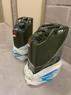 Twee metalen jerrycans van 20 liter. Ideaal staat., Ophalen