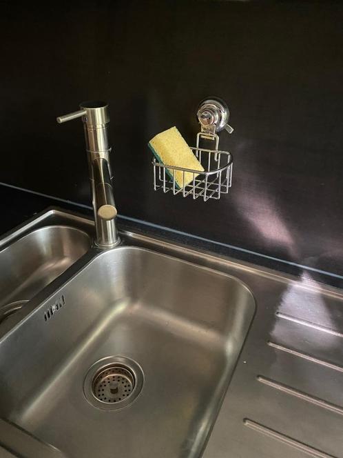 Metal Sink/Shower Sponge Tray with Locking Suction Cup, Huis en Inrichting, Badkamer | Badtextiel en Accessoires, Zo goed als nieuw