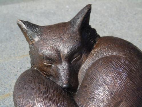 Bronzen vossenbeeld in een slaapbal..., Tuin en Terras, Tuinwanddecoratie, Nieuw, Ophalen