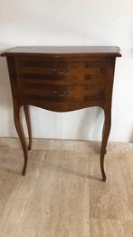Petite armoire table de nuit merisier massif vintage design, Maison & Meubles, Armoires | Commodes, Comme neuf