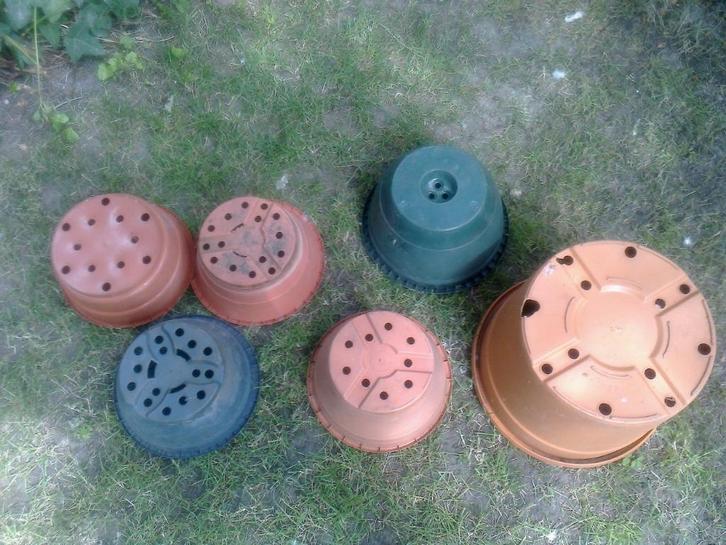 Plastiek bloempotten/verpotten, Tuin en Terras, Bloempotten, Gebruikt, Kunststof, Binnen, Balkon, Tuin, Minder dan 40 cm, Minder dan 25 cm