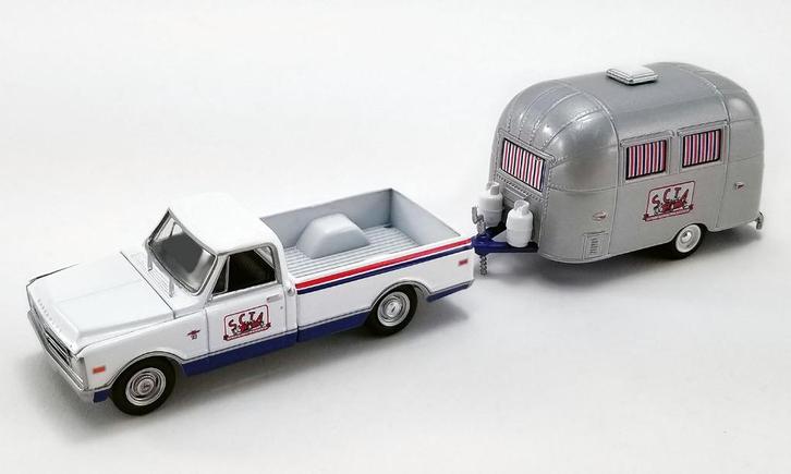 1:64 ACME 1968 Chevrolet C-10 pickup & Airstream caravan, Hobby en Vrije tijd, Modelauto's | Overige schalen, Nieuw, Auto, Ophalen of Verzenden