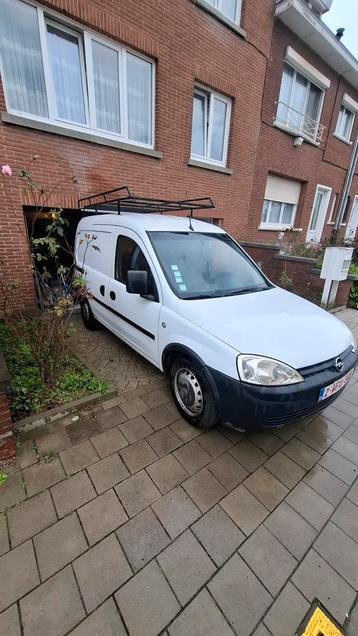 Opel combo 1.4 essence 2009 disponible aux enchères