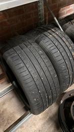 2 pneus Continental 225/40/18 avec support, Enlèvement, Comme neuf