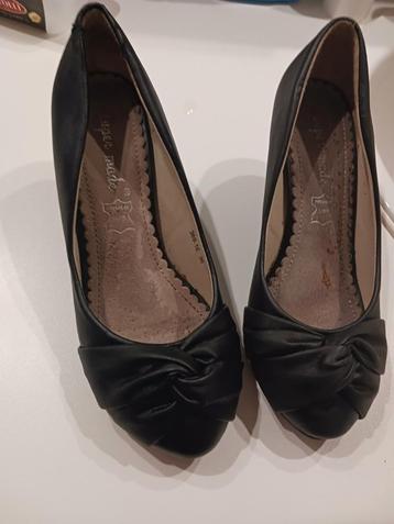 chaussures noires en similicuir taille 36