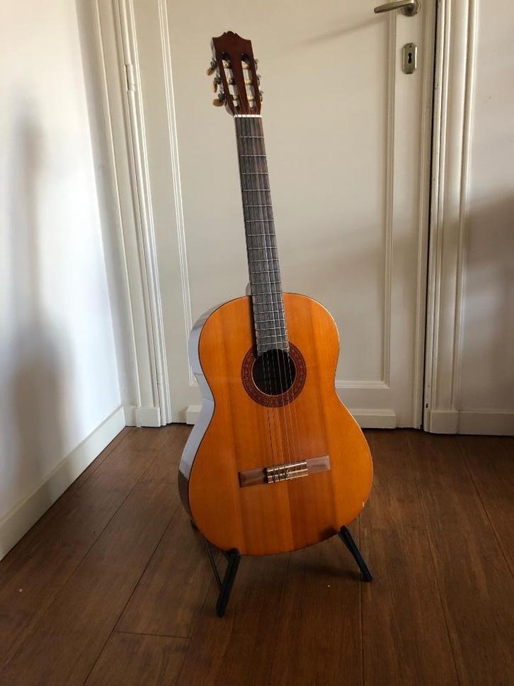 Yamaha C-40 klassieke gitaar (+ standaard + tas), Muziek en Instrumenten, Snaarinstrumenten | Gitaren | Akoestisch, Gebruikt, Klassieke of Spaanse gitaar